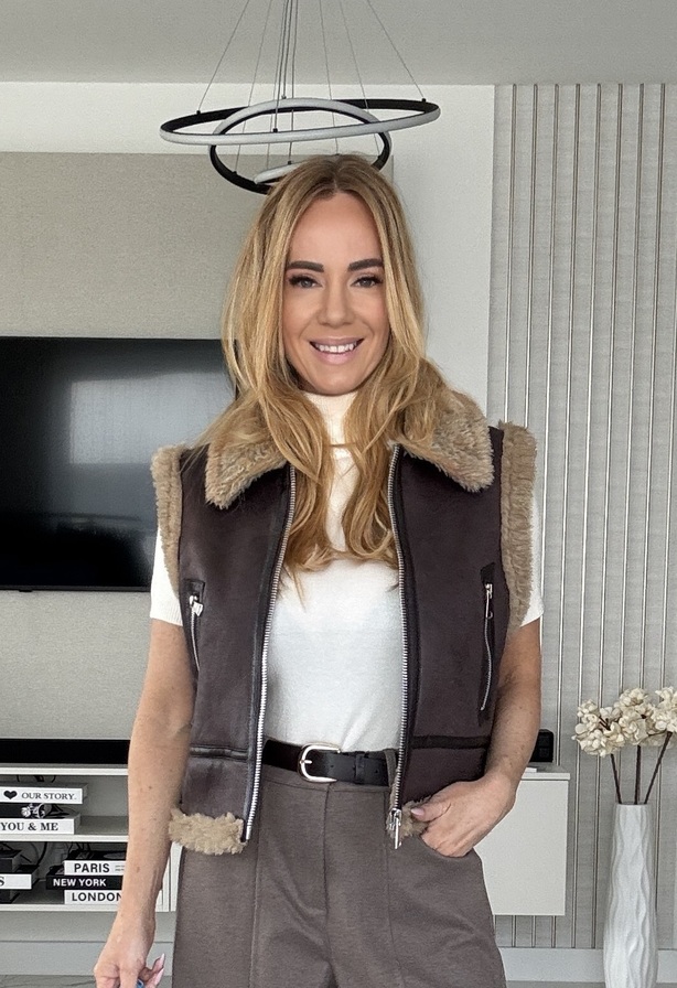 Kansas mellény mogyoró barna – Női átmeneti mellény – Innova Fashion